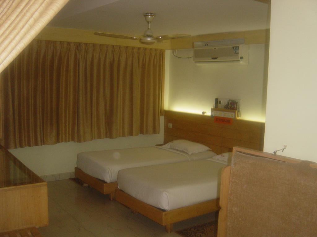 Parklane Hotel Mysore Exterior foto